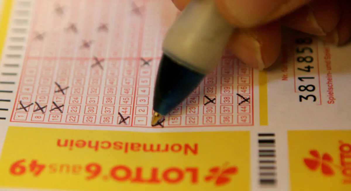 A man is seen filling out a lottery ticket at a newsagent's store in Pinneberg near Hamburg, Germany, on Nov. 29, 2007. (Martin Rose/Getty Images)