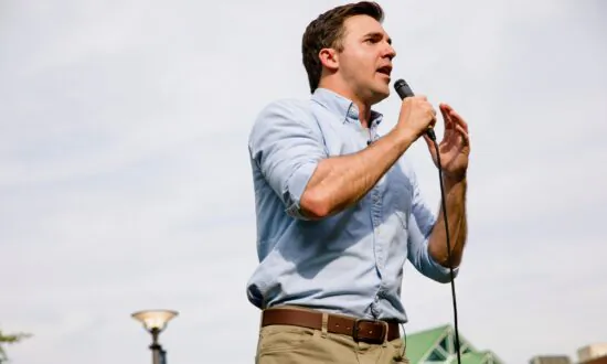 Watchdog Group Alleges Democrat Lawmaker Violated House Ethics Rules Using TikTok