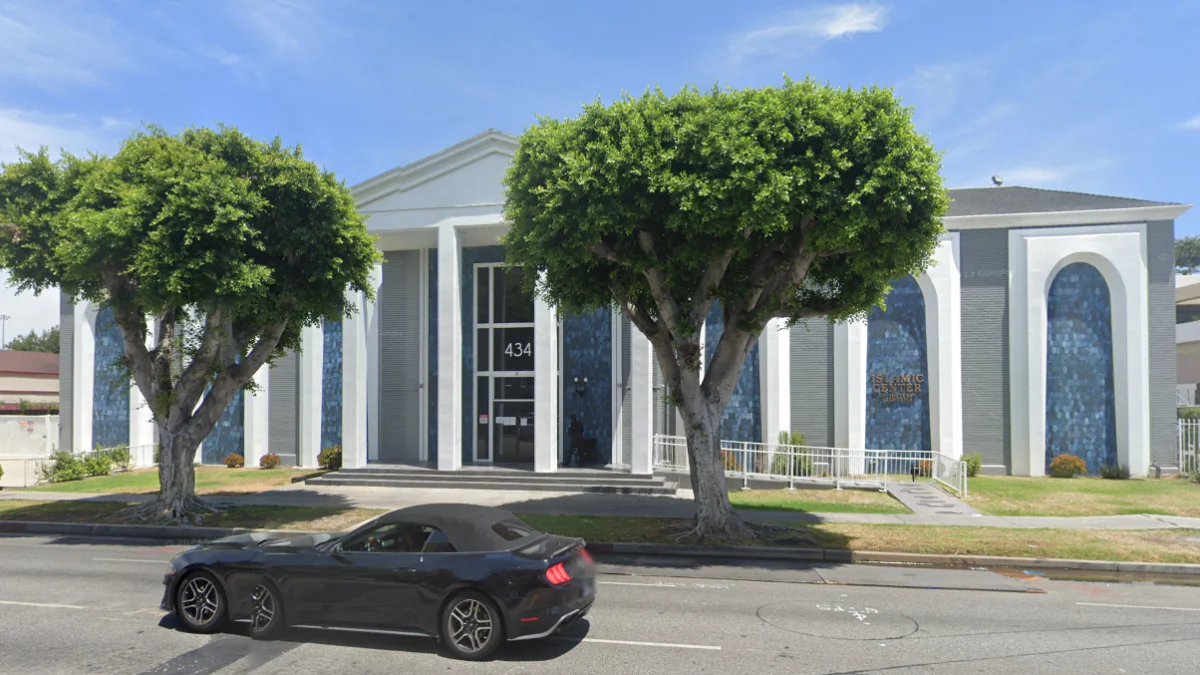 The Islamic Center of Southern California at 434 S. Vermont Ave. in Los Angeles. (Screenshot via Google Street View)