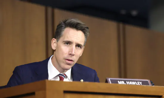 Sen. Hawley Demands Probe Into 85,000 Missing Unaccompanied Alien Children