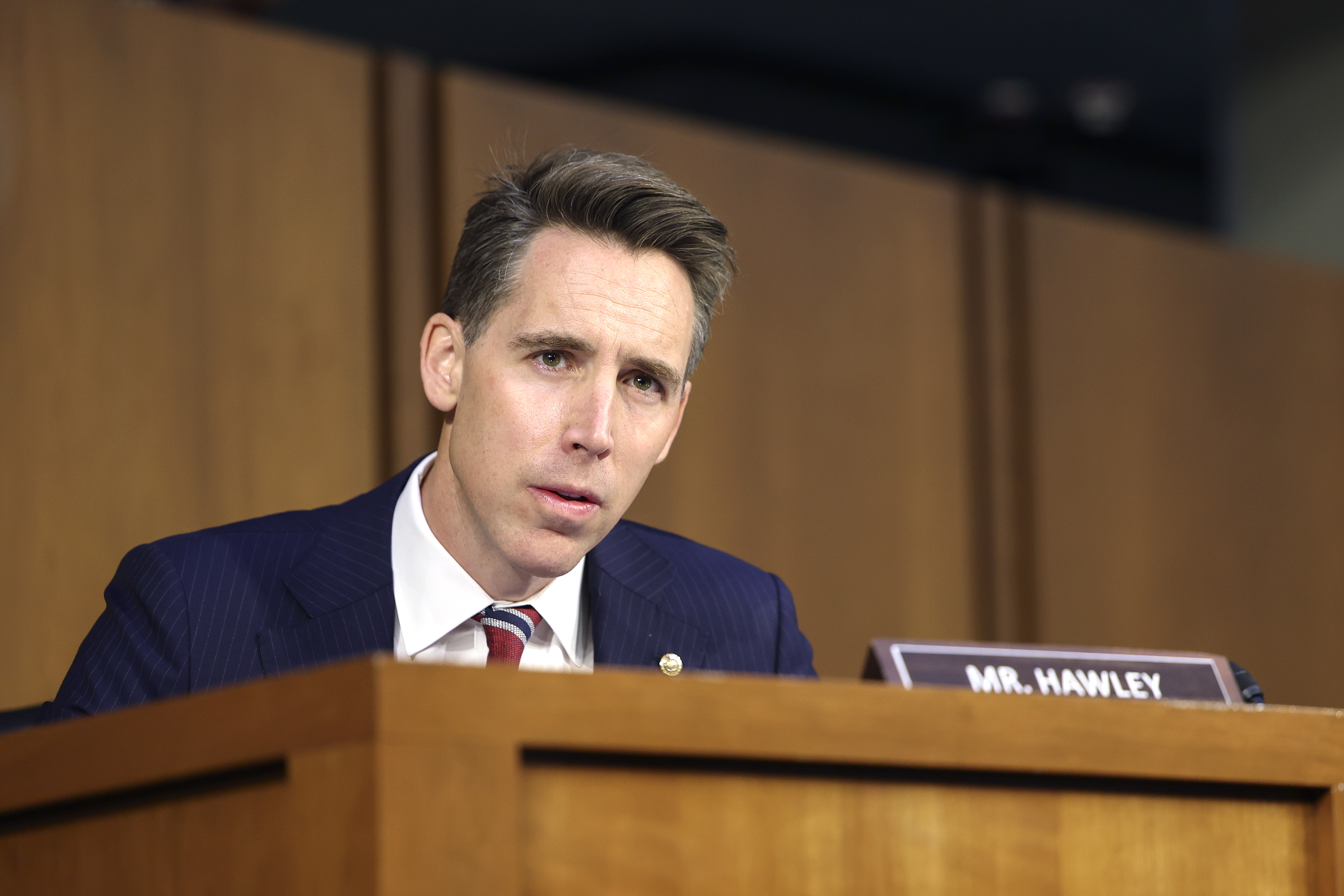 Sen. Hawley Demands Probe Into 85,000 Missing Unaccompanied Alien Children - Vimarsana News