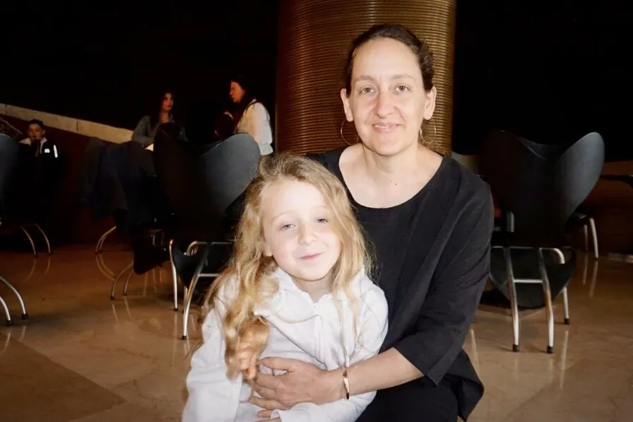 Udit Belkine and her daughter enjoyed Shen Yun at the Shlomo Lahat Opera House on April 11, 2023. (Qingrui An/The Epoch Times)