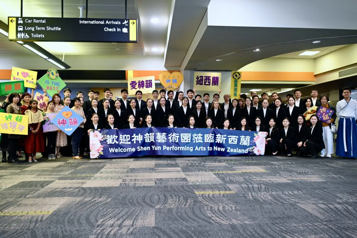 Shen Yun Performing Arts World Company being welcomed by fans at Wellington Airport, New Zealand, on April 12, 2023. (The Epoch Times)