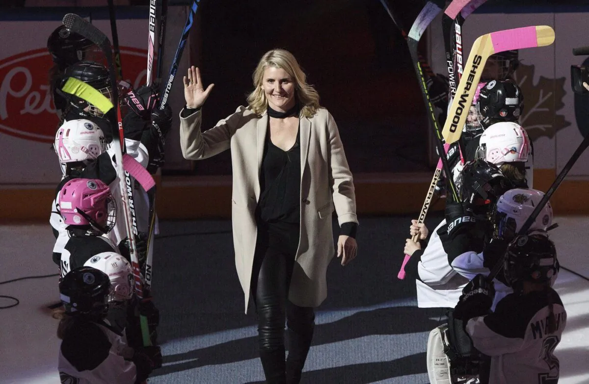Canadian hockey player Hayley Wickenheiser is honoured on her retirement before the Calgary Flames and Edmonton Oilers game in Edmonton, Jan. 14, 2017. (The Canadian Press/Jason Franson)