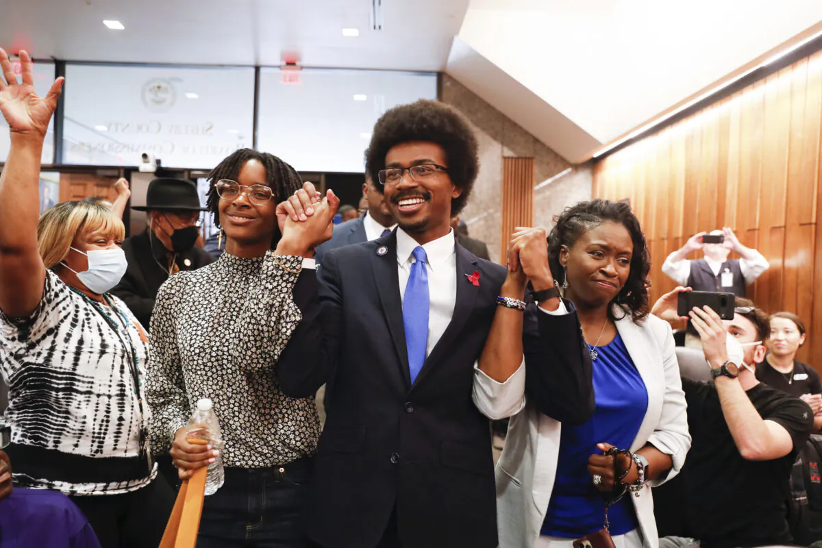 Justin Pearson (C) and his fiancé Oceana Gillian arrive at the Shelby County Board of Commissioners building in Memphis, Tenn., on April 12, 2023. (Chris Day/The Commercial Appeal via AP)