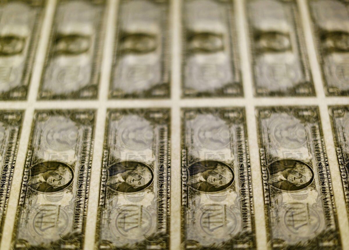 Dollar Slides After Inflation Surprise Spooks Bulls