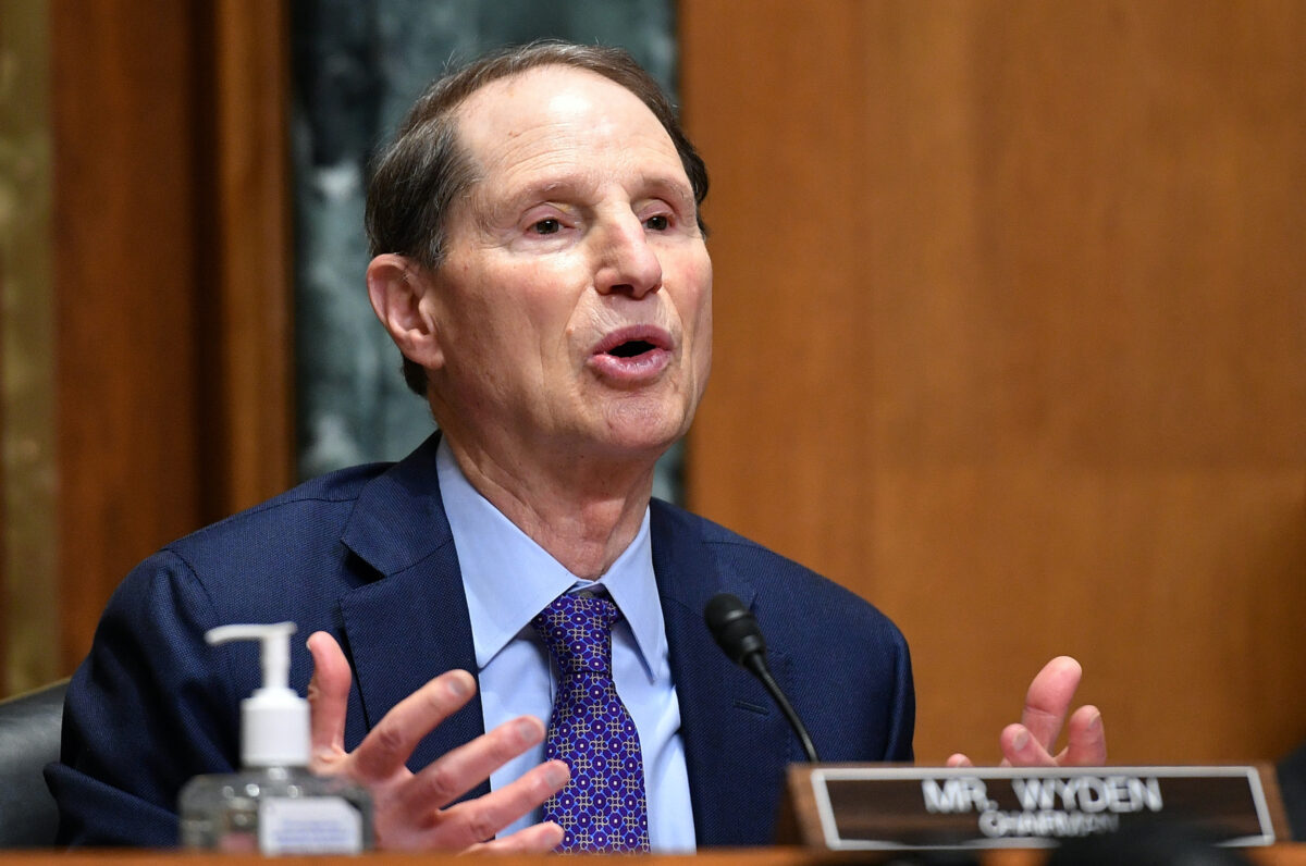 Senator Announces Probe of PGA Tour-LIV Golf Merger