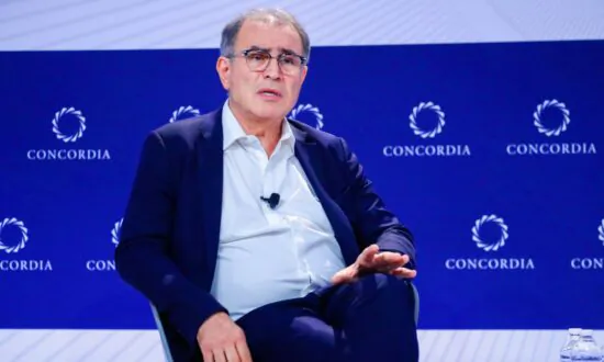 Top Economist Warns Regulators Face ‘Mission Impossible’ Amid Inflation, Recession Risks