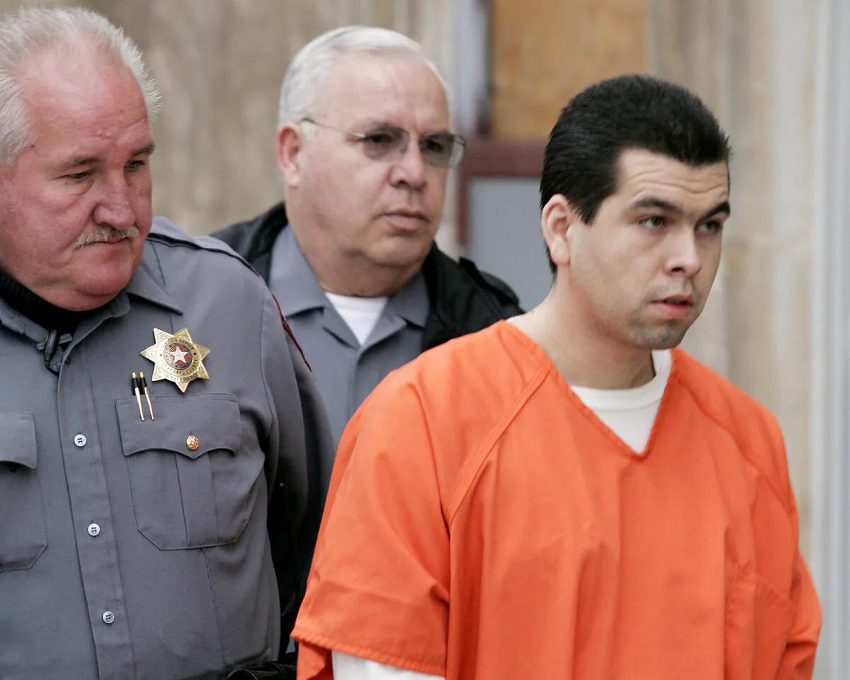 Anthony Sanchez (R) is escorted into a Cleveland County, Okla., courtroom for a preliminary hearing in Norman, Okla., on Feb. 23, 2005. (Jaconna Aguirre/The Oklahoman via AP)