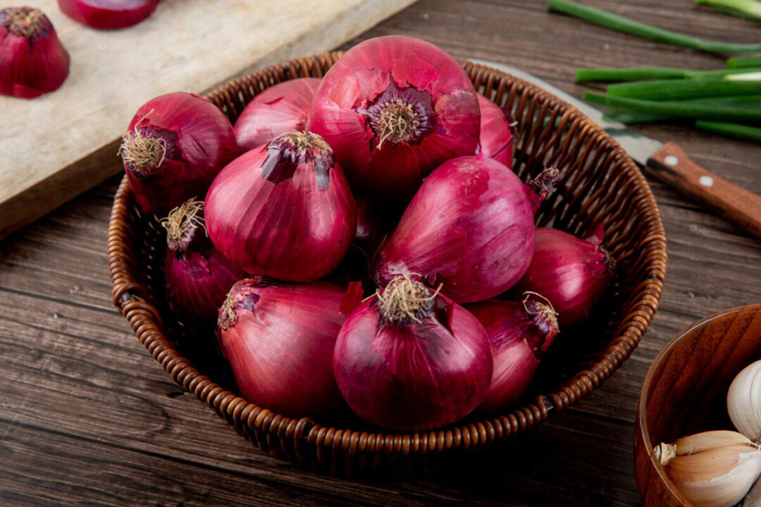 Onion, as a world-class superfood, is not only versatile in various cuisines, but also offers various valuable health benefits. (stocking/Freepik)