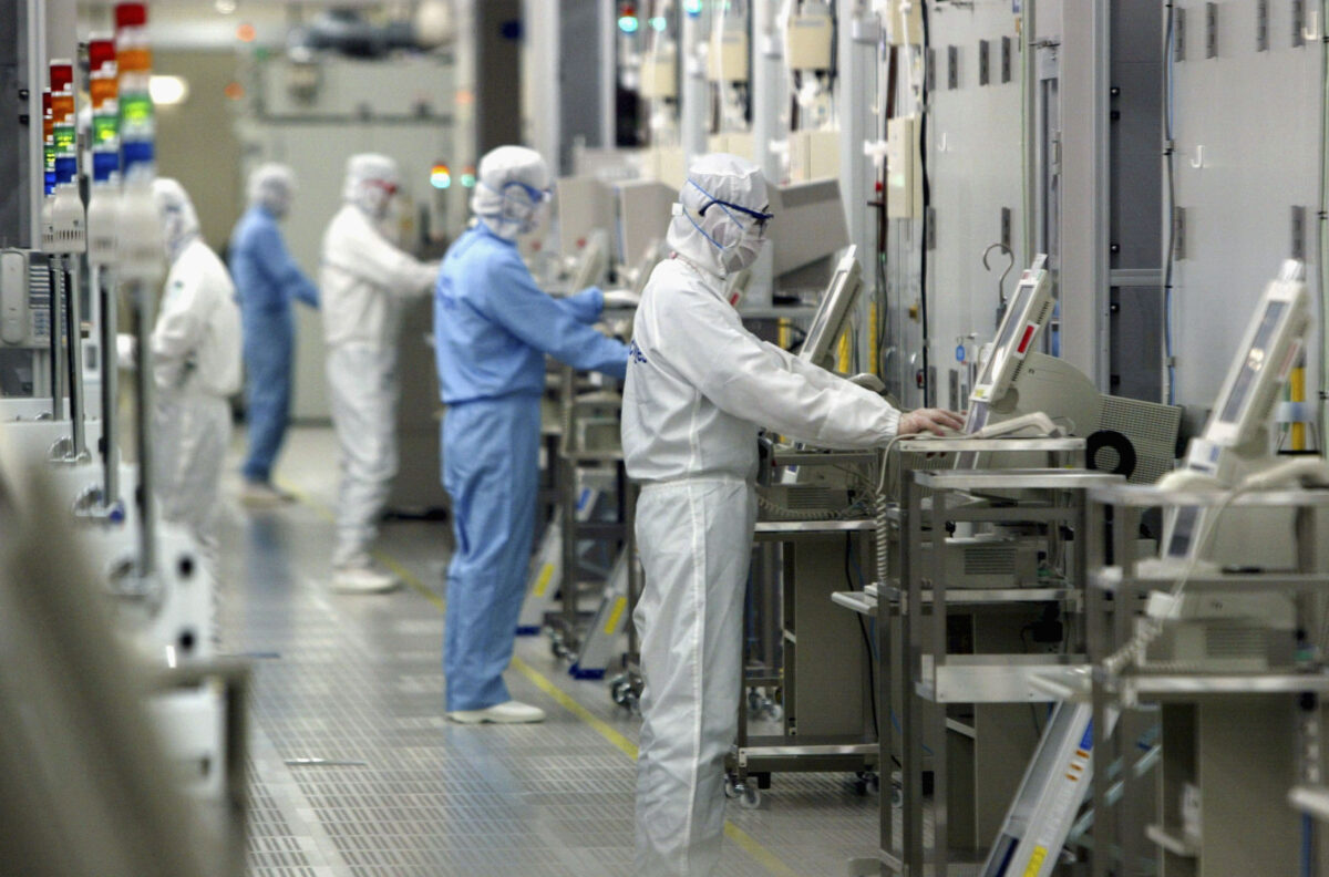 NextImg:Japan Takes Clear Stance Against CCP by Curbing Chinese Access to Chipmaking Equipment: Expert