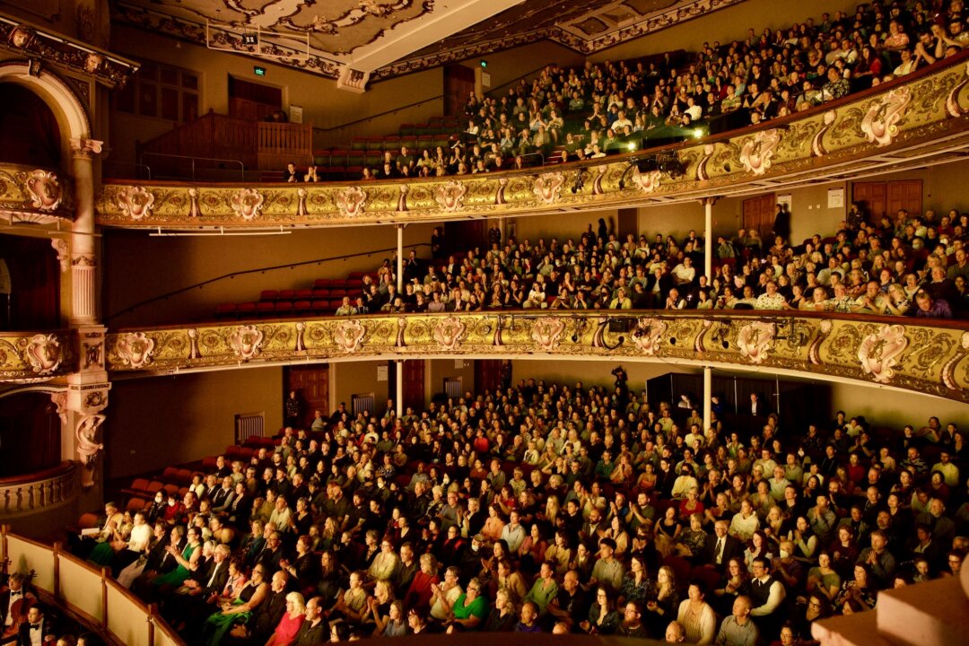 Full house at Shen Yun Performing Arts the iconic St James Theatre, located in the heart of New Zealand’s capital City, Wellington, on April 14, 2023. (NTD)