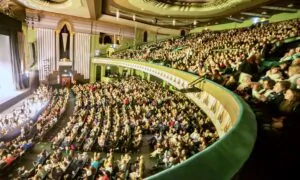Extended Family at Shen Yun: ‘We Traveled 200 Miles to Come Here Tonight.’