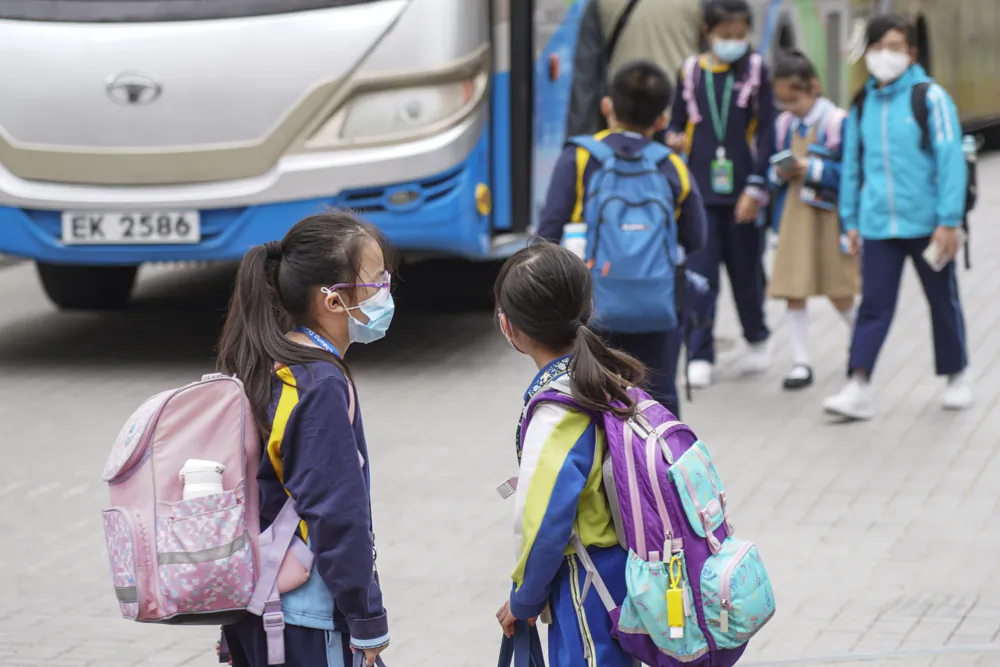 Students of a primary school in Hong Kong leaving school on March 23, 2023. (Yu Gang/The Epoch Times)