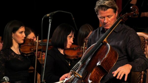 Giulio Caccini: Ave Maria for Cello and Orchestra | László Fenyö (Cello)