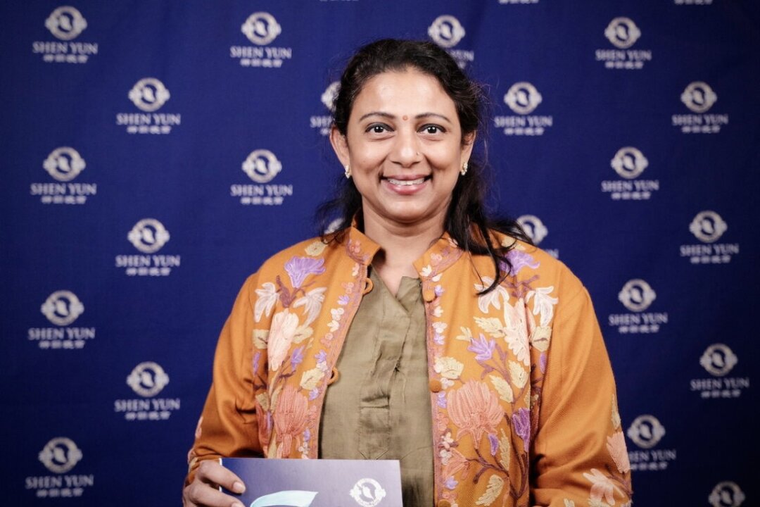 Prabha Ravi, founder and artistic director of Natraj dance school, attends Shen Yun Performing Arts at the St. James Theatre, in Wellington, on April 15, 2023. (NTD)