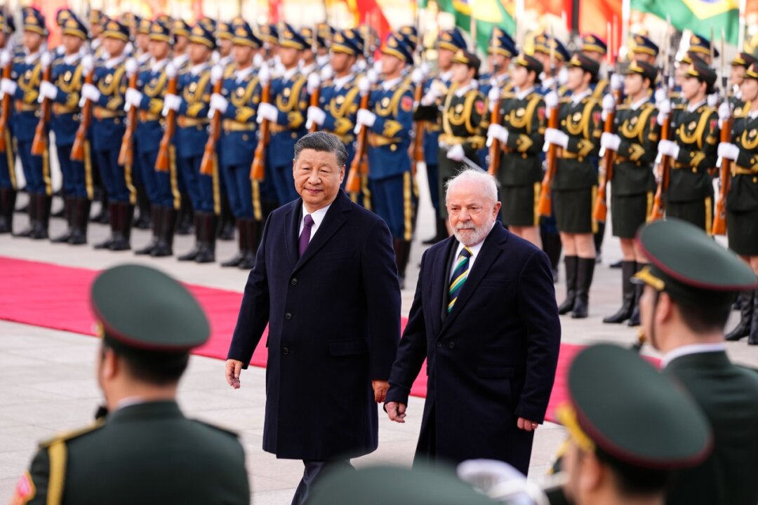 Brazilian President Luiz Inácio Lula da Silva (R) inspects an honor guard with Chinese leader Xi Jinping during a welcome ceremony held outside the Great Hall of the People in Beijing on April 14, 2023. (Ken Ishii,-Pool/Getty Images)
