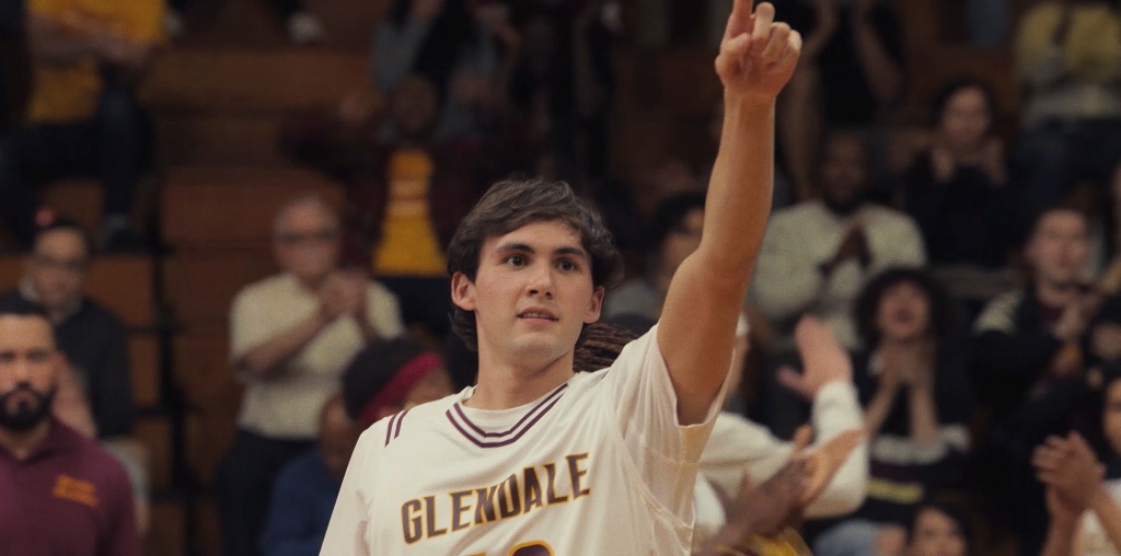 film-review-somewhere-in-queens-ray-romano-achieves-hilarious-near