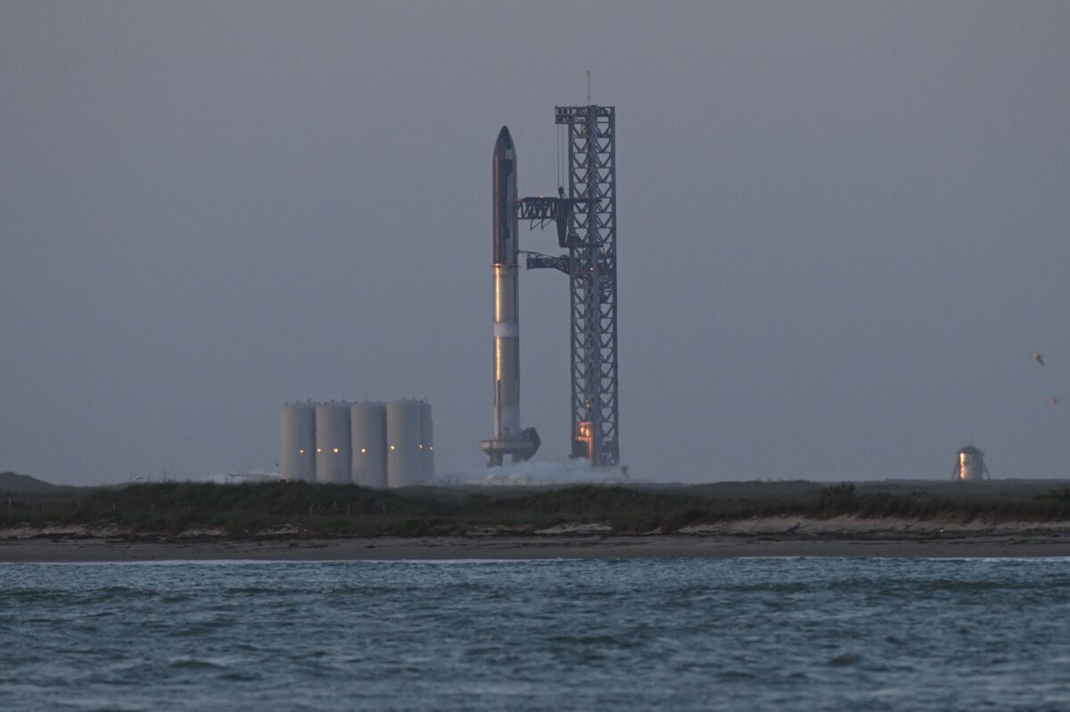 NextImg:SpaceX Takes Second Shot at Launching Biggest Rocket