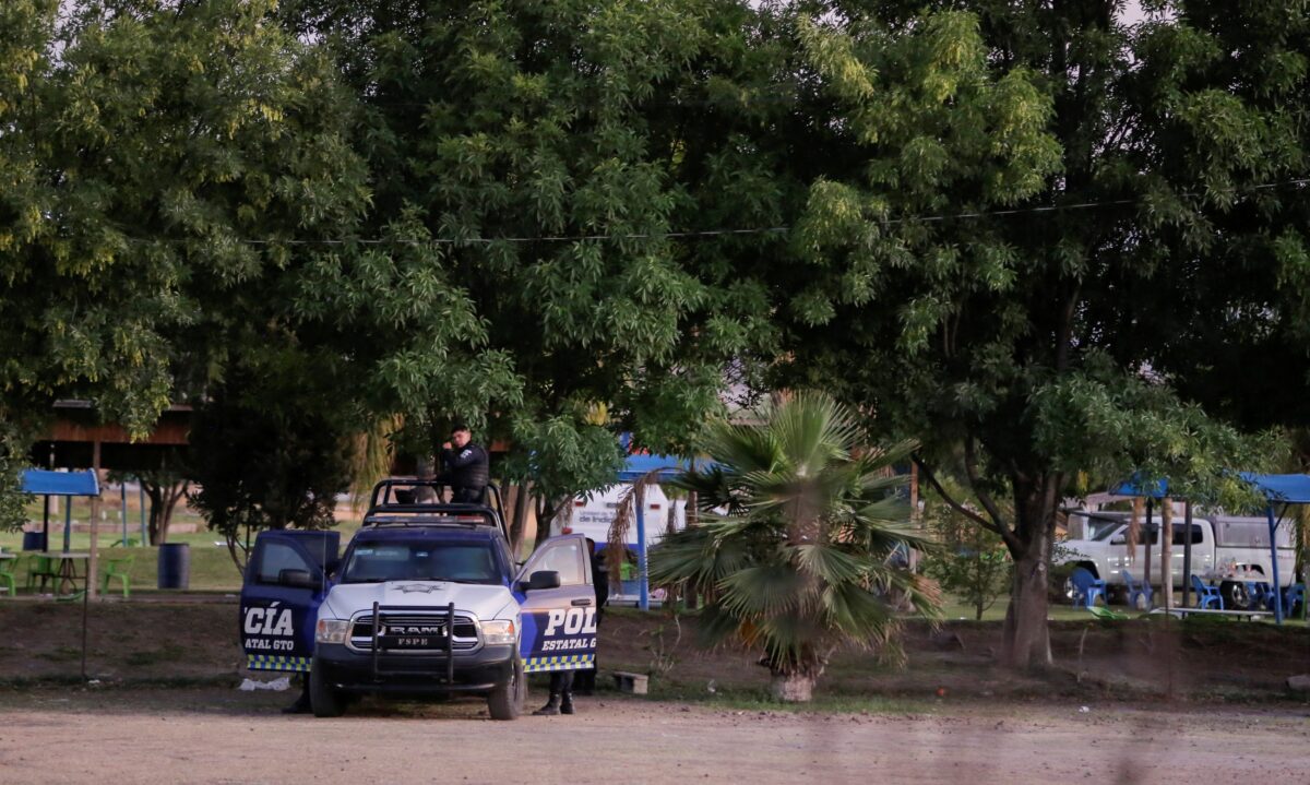 NextImg:Gunmen Storm Mexican Resort, Kill 7, Including Child