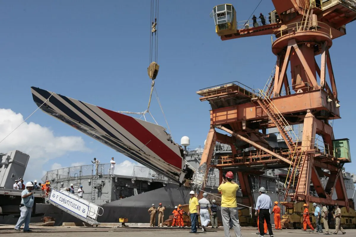 Workers unload debris, belonging to crashed Air France flight AF447, from the Brazilian Navy's Constitution Frigate in the port of Recife, northeast of Brazil, on June 14, 2009. (Eraldo Peres/AP Photo)