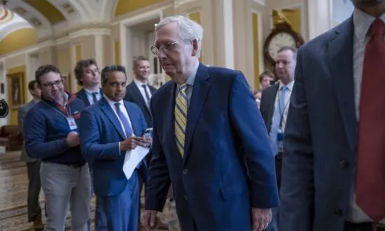 GOP Leader McConnell Returns to Senate After Head Injury