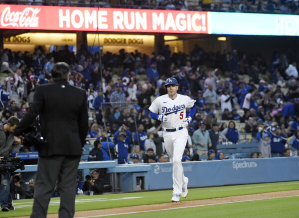 Mets prevail in back-and-forth affair with Dodgers