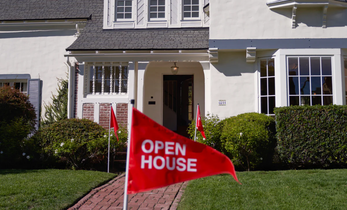 An 'open house' flag is displayed outside a single family home in Los Angeles on Sept. 22, 2022. (Allison Dinner/Getty Images)