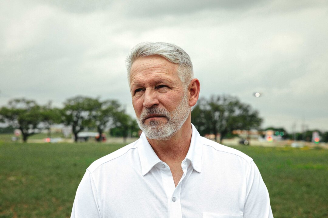 Capt. Bob Snow, a longtime pilot with American Airlines, near the airport in San Antonio on March 30, 2023. (Josh Huskin for The Epoch Times)