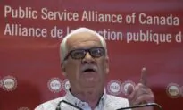 With No Deal With Feds in Hand, Union Says Federal Workers Will Strike