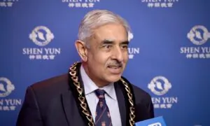 Southwark Mayor Applauds Shen Yun Sharing Traditional Chinese Culture