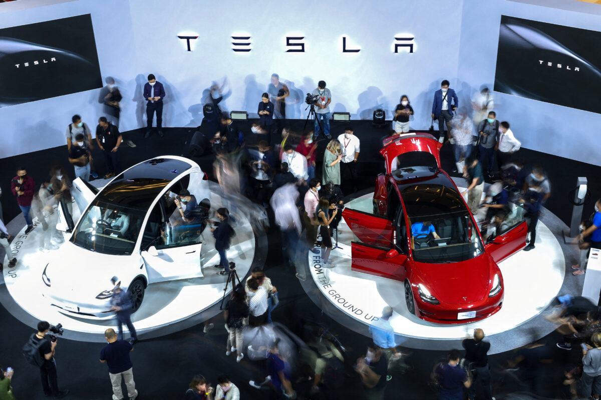 NextImg:Tesla Cuts US Prices for 6th Time This Year