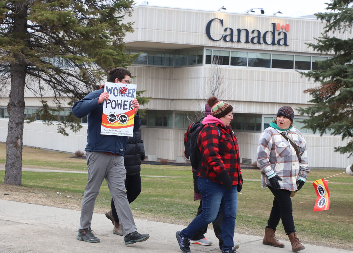 NextImg:Public Service Strikers' Demands Will Cost $1B if Met by Ottawa: Report
