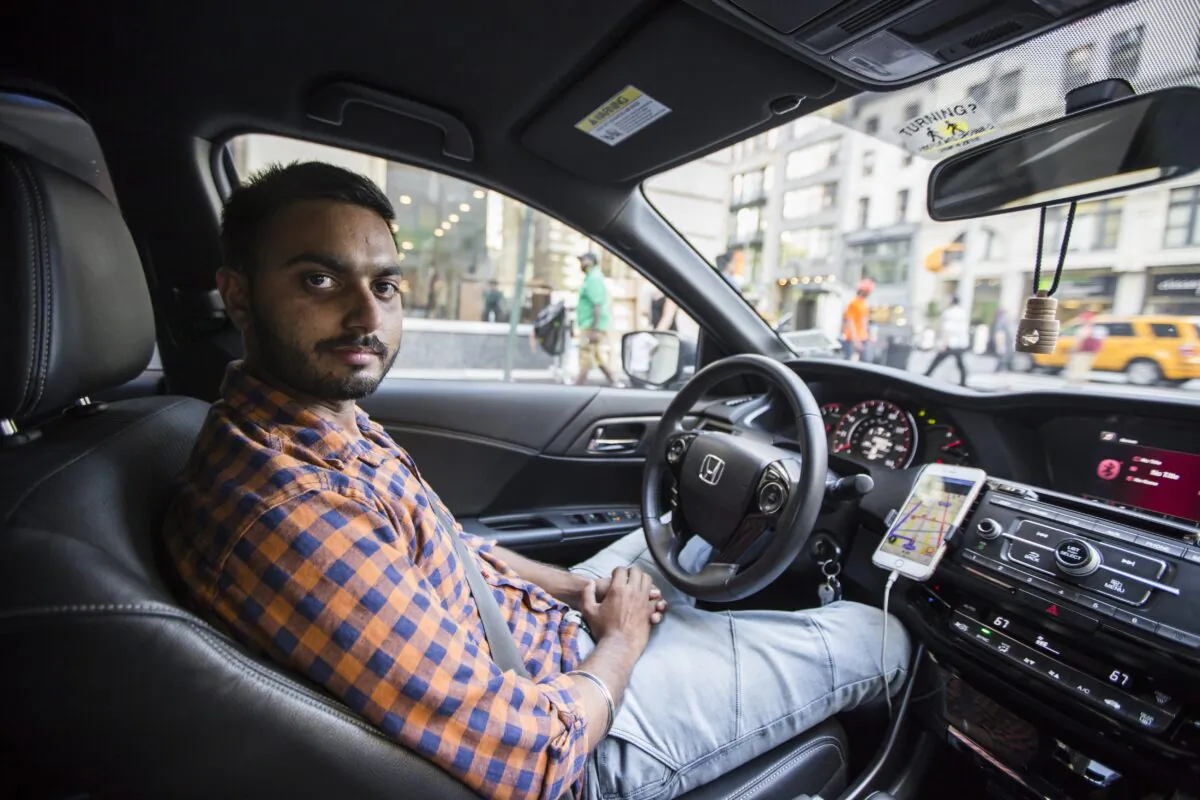 Amrit Singh, part-time Uber driver, in Manhattan, New York, on Aug. 22, 2016. (Samira Bouaou/The Epoch Times)