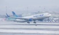 United Airlines Warns of Macro Risks, Says Ready to Act If Economy Softens Further