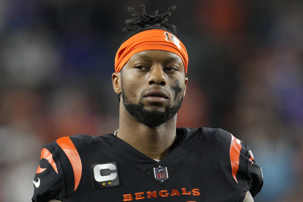 Cincinnati Bengals' Joe Mixon warms up before an NFL football game against the Buffalo Bills in Cincinnati on Jan. 2, 2023. (Jeff Dean/AP Photo)