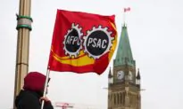 Striking Public Servants Block Access to Ottawa Office Buildings, Disrupt Traffic
