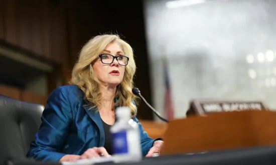 Senators Want US to Invest in Defense Startups to Compete With China