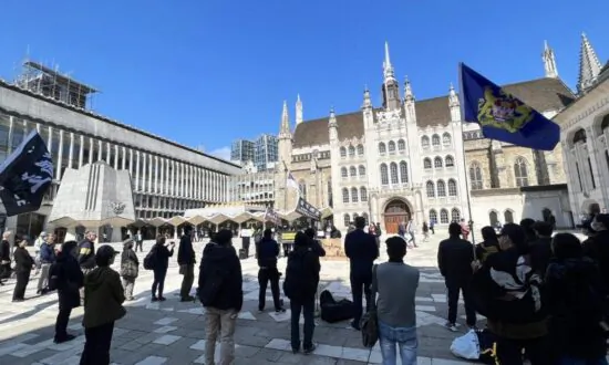 Hongkongers Protest in UK for Withheld Pension, as Treasury Secretary Makes First Visit Since National Security Law Enforced