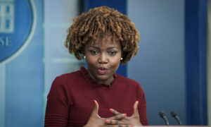 White House Holds Daily Briefing (April 21)