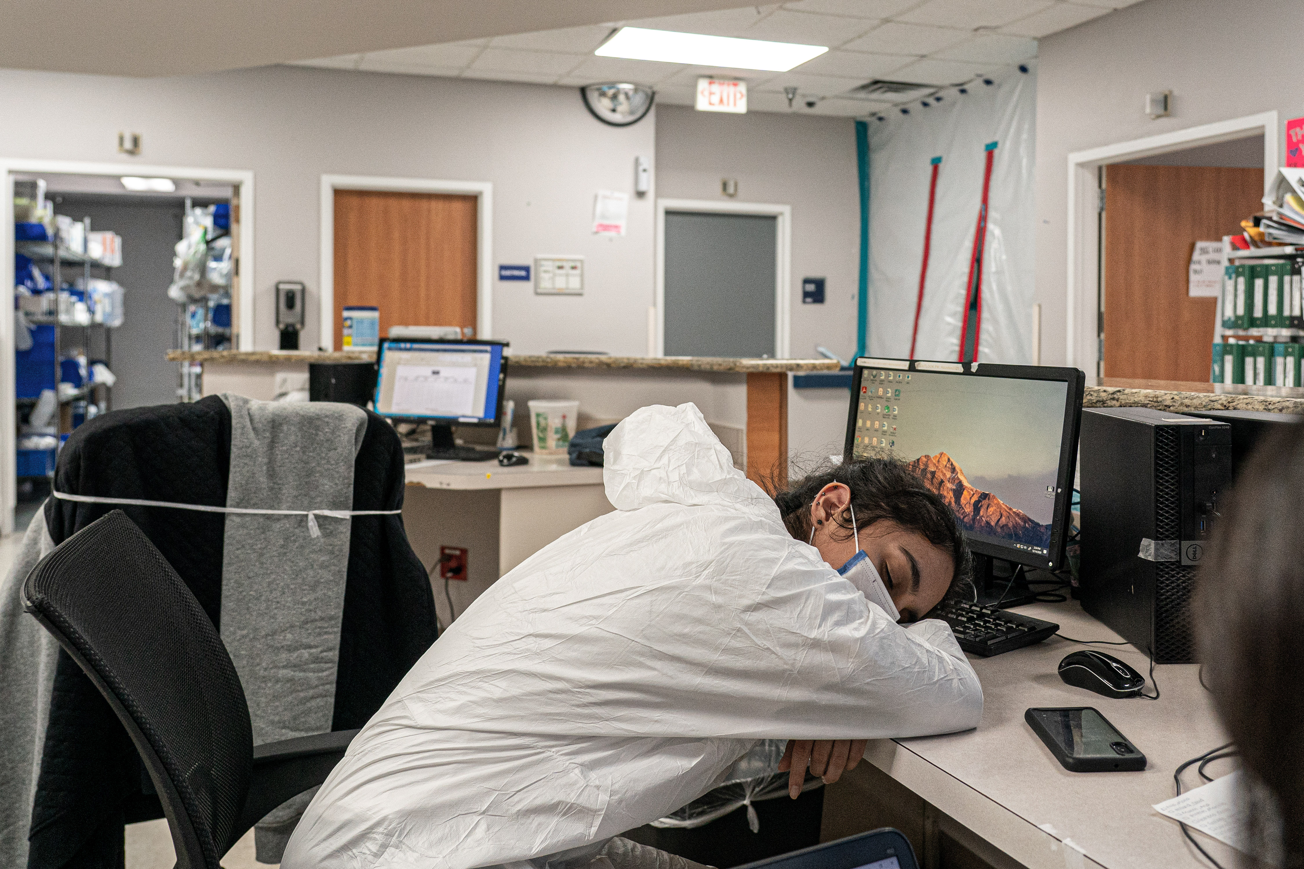 IN-DEPTH: America's Nurses are Burnt Out and Ready to Quit—Hospitals Nationwide Brace for Shortages - Vimarsana News