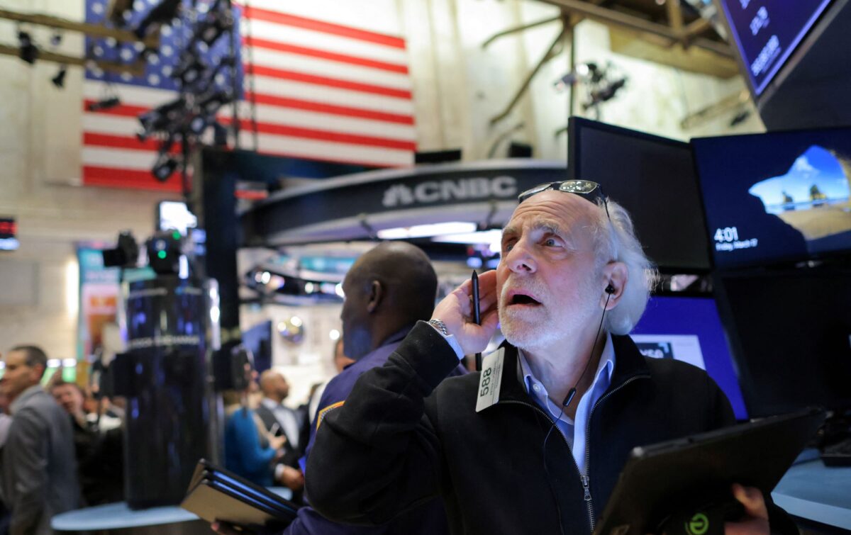 NextImg:Wall Street Subdued at Open, Focus on Business Activity Data