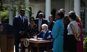 Biden Signs Order ‘Revitalizing’ US Commitment to ‘Environmental Justice’