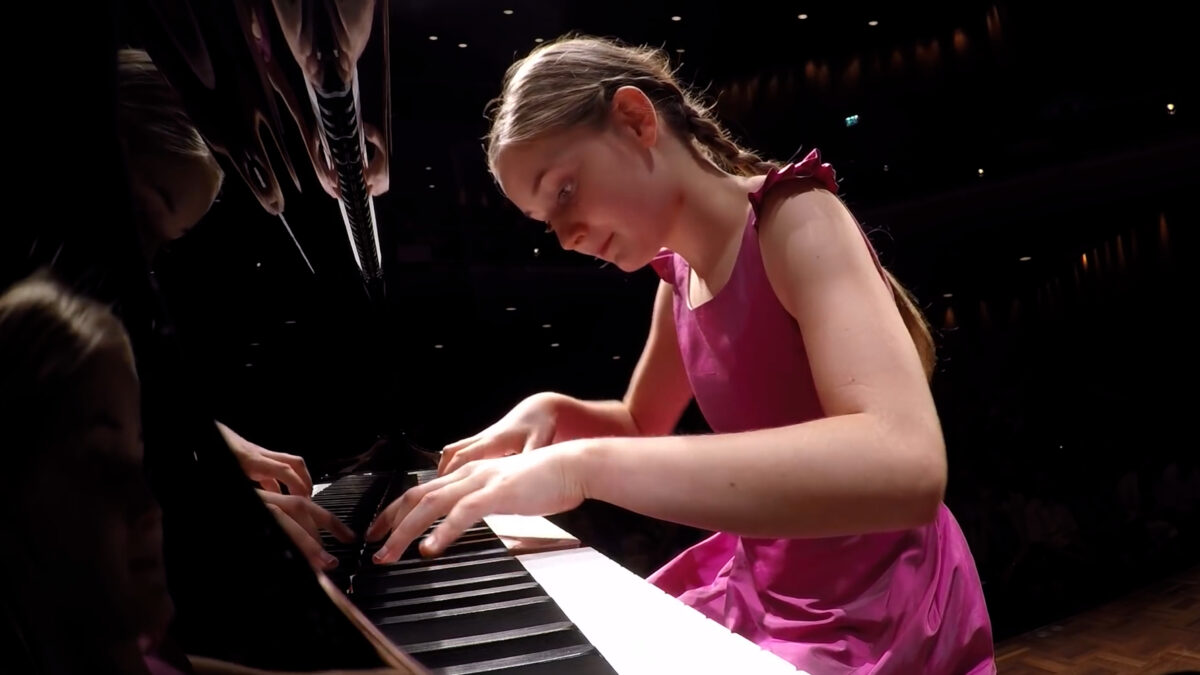 NextImg:Alma Deutscher: Piano Concerto (World Premiere, July 2017)