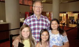 Retired VP Amazed by Shen Yun Performers’ Athleticism