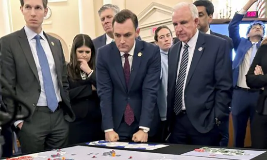 Lawmakers War-Game Conflict With China, Hoping to Deter One