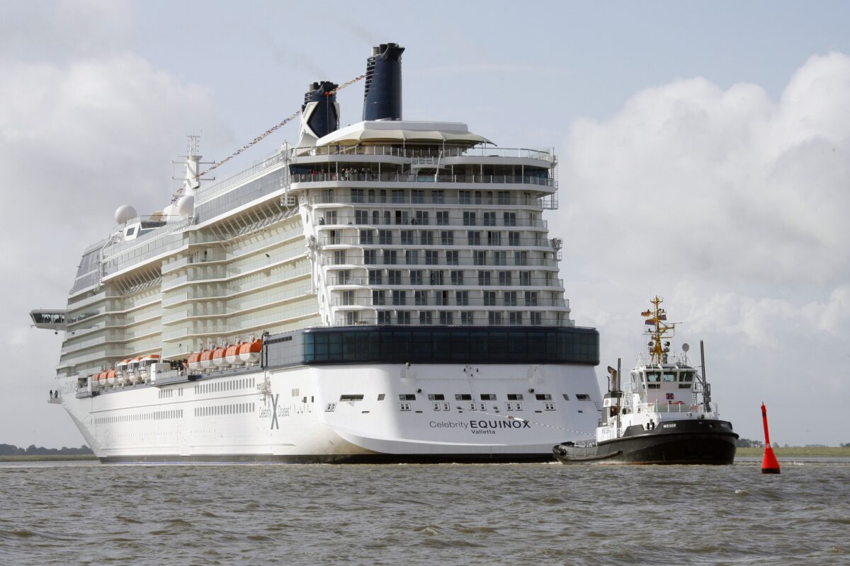 NextImg:Cruise Line Let Passenger's Body Decompose, Lawsuit Says