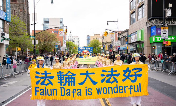 Chinese Send Well-Wishes to Founder of Falun Gong as New Year Begins