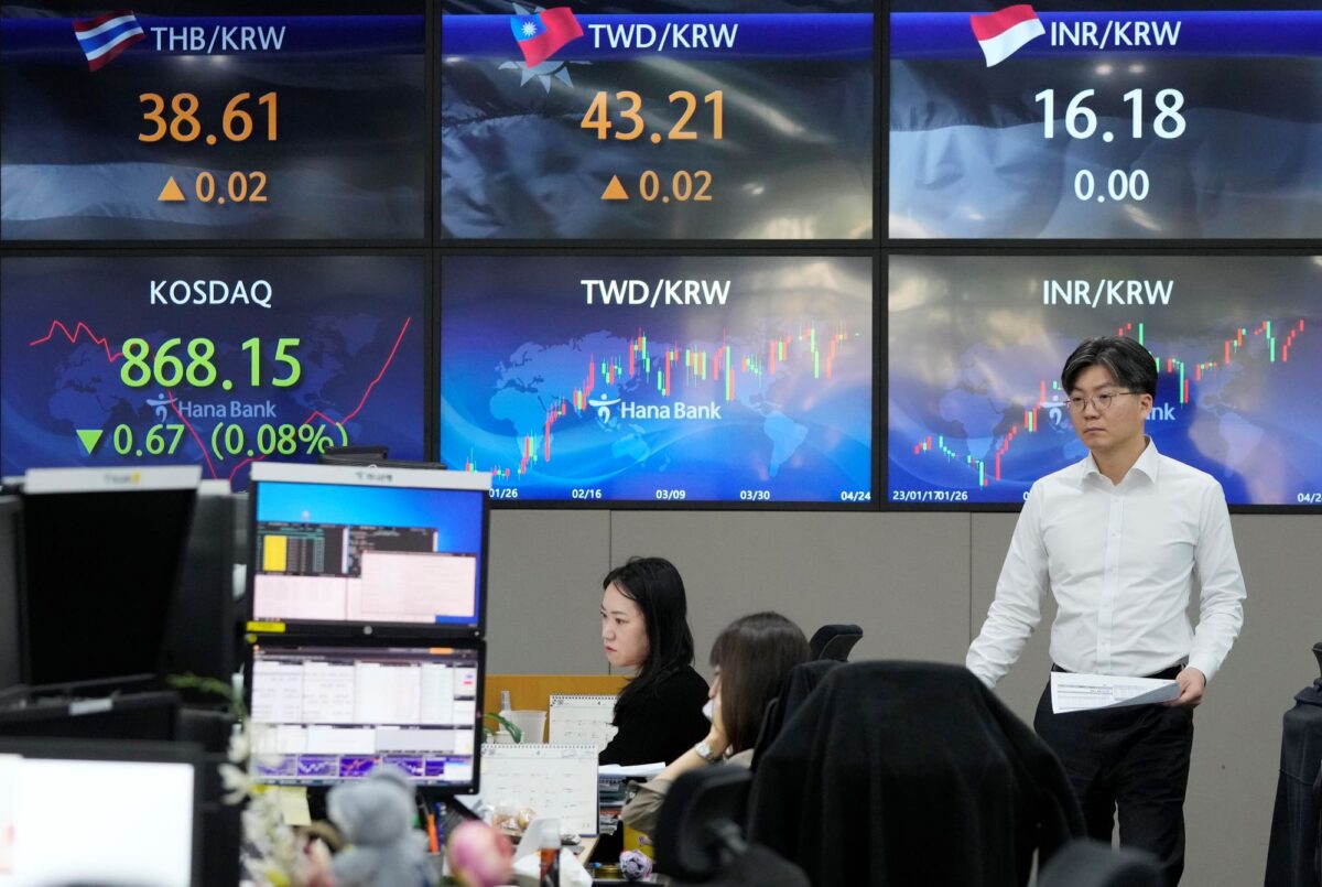 NextImg:Stock Markets Today: Global Stocks Lower Ahead of US Data