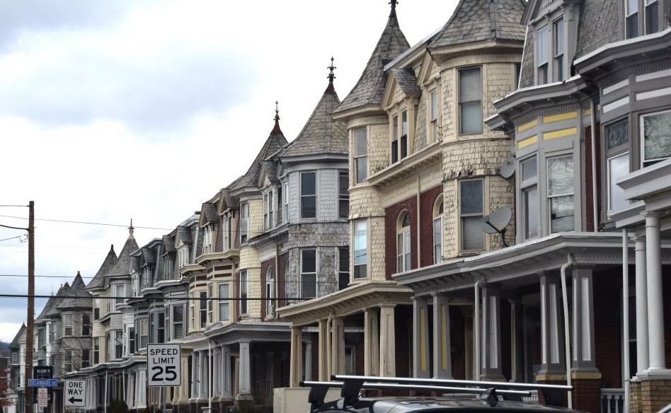 NextImg:Moody's Forcasts 10 Percent Fall in House Prices Over Next 2 Years Amid Higher Rates
